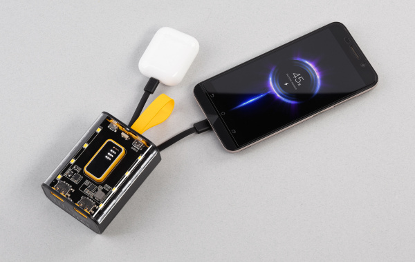 Зарядное устройство "Shine" 9000 mAh с LED-подсветкой, встроенными кабелями Type-C/Lightning/USB