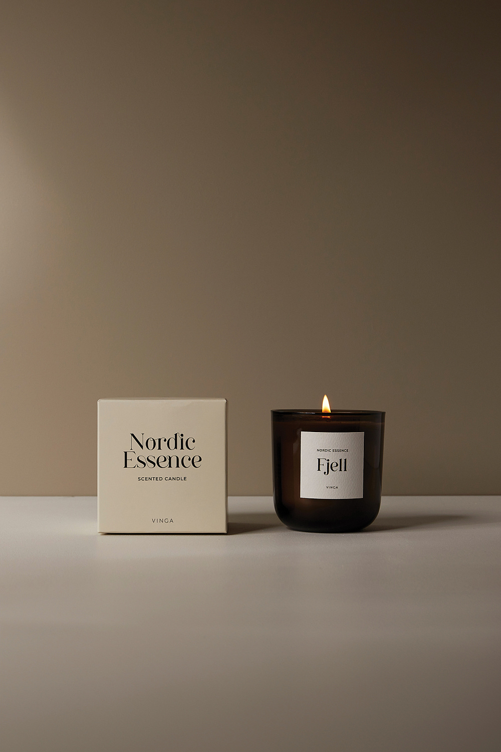 Большая ароматическая свеча VINGA Nordic Essence в стекле