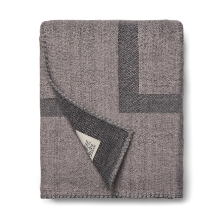 Плед VINGA Monogram из переработанного полиэстера GRS, 170x130 см
